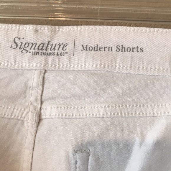 Levi’s white ripped shorts size 16/33 Cotton - Picture 4 of 4